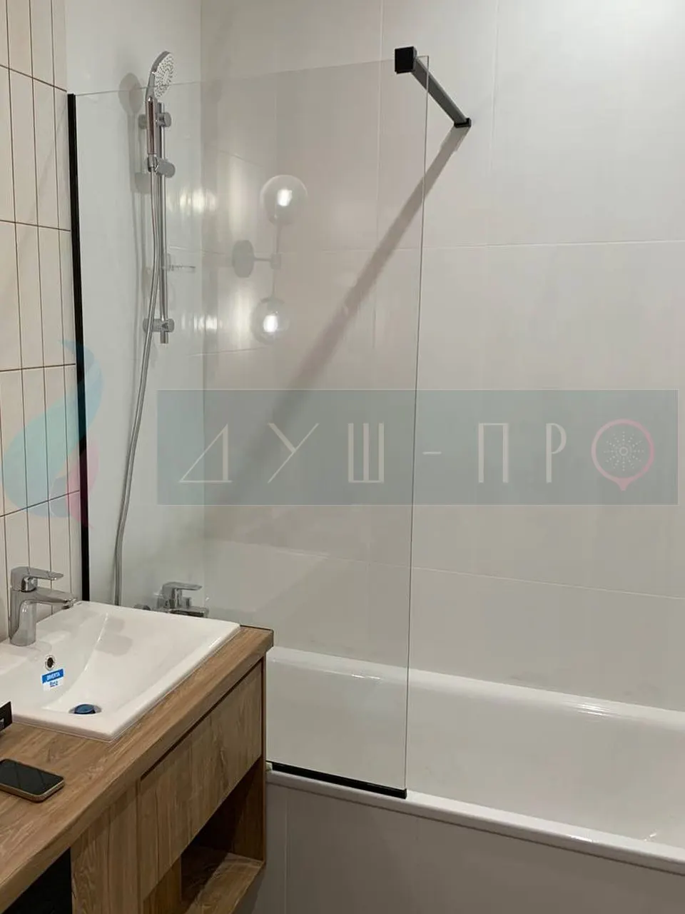 Стеклянная шторка на ванну из закаленного стекла